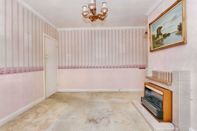 50 Beechwood Avenue, Wednesfield, Wolverhampton, WV11 1DT 5