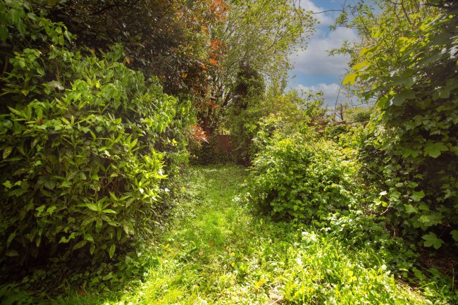 13 Huntingdon Road, East Finchley, London, N2 9DX 8