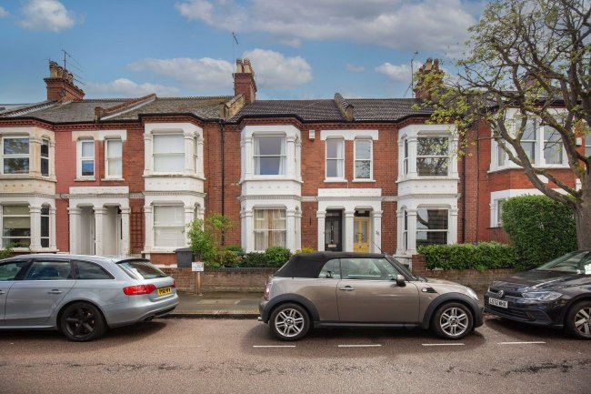 13 Huntingdon Road, East Finchley, London, N2 9DX 8