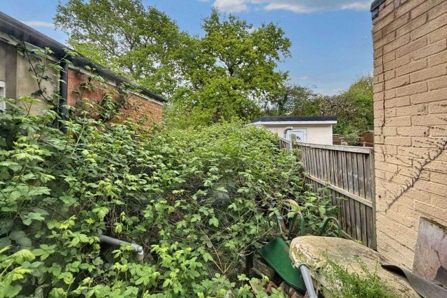 107 Empire Avenue, Edmonton, London, N18 1AR 6