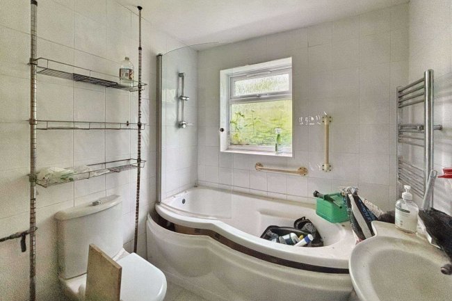 107 Empire Avenue, Edmonton, London, N18 1AR 6