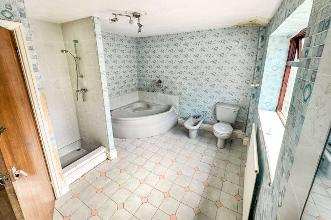 46 Exchange Street, Blackpool FY1 2DZ 3