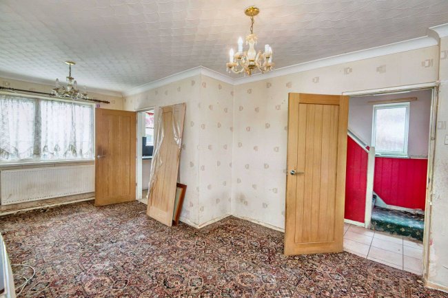 16 Hill Top Avenue, Athersley, Barnsley, S71 3DJ 4