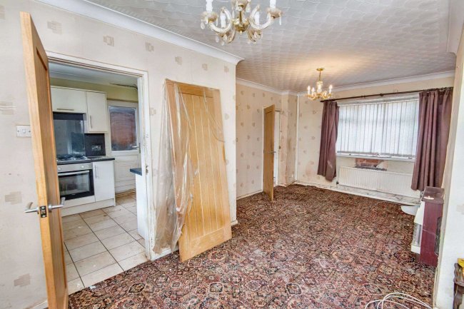 16 Hill Top Avenue, Athersley, Barnsley, S71 3DJ 4