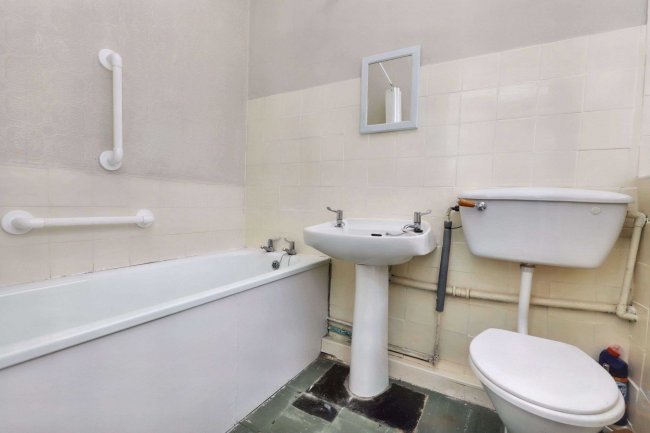 16 Halsnead Avenue, Whiston, Prescot, L35 3SD 10