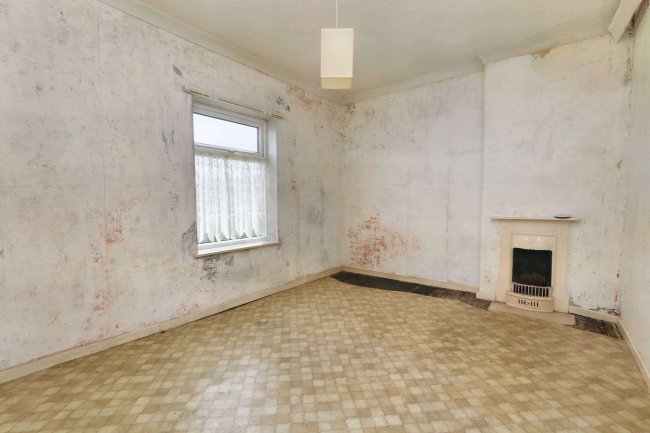 16 Halsnead Avenue, Whiston, Prescot, L35 3SD 10