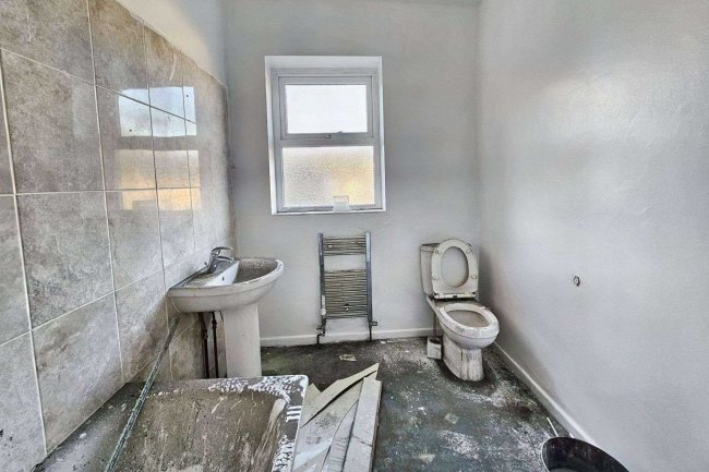 10 Edmund Street, Accrington, Lancashire, BB5 2HJ 9