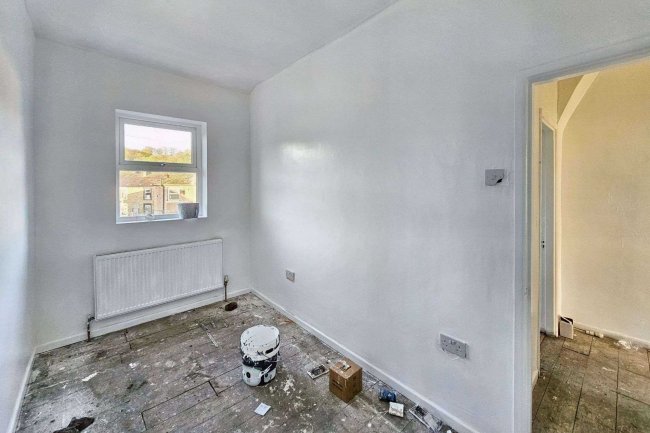 10 Edmund Street, Accrington, Lancashire, BB5 2HJ 9