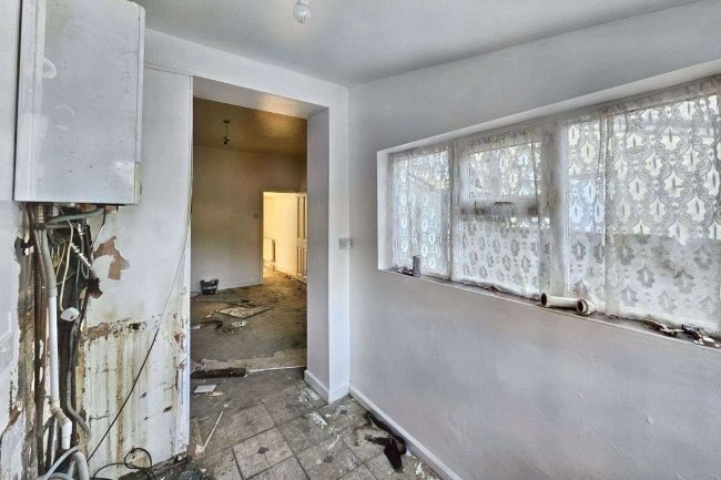 10 Edmund Street, Accrington, Lancashire, BB5 2HJ 9