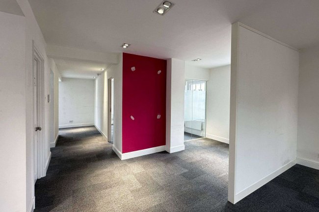 Cygnet House, 2 Clarence Street, Staines-upon-Thames TW18 4SP 2