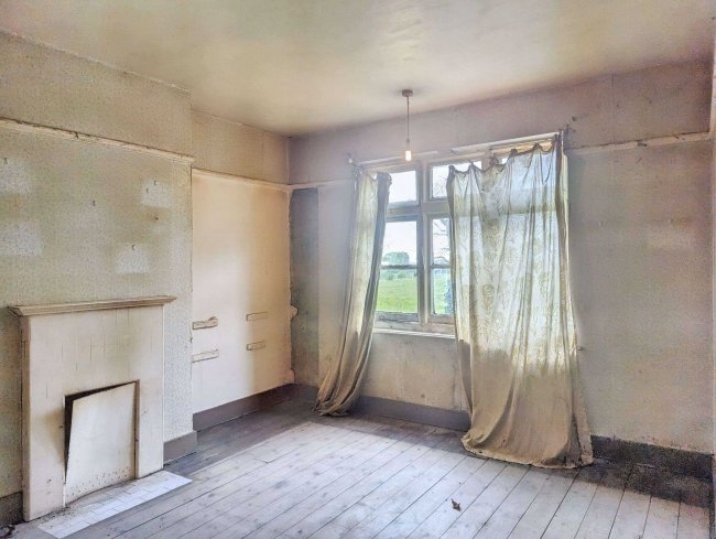 3 Abingdon Road, Norbury
London, SW16 5QP 2