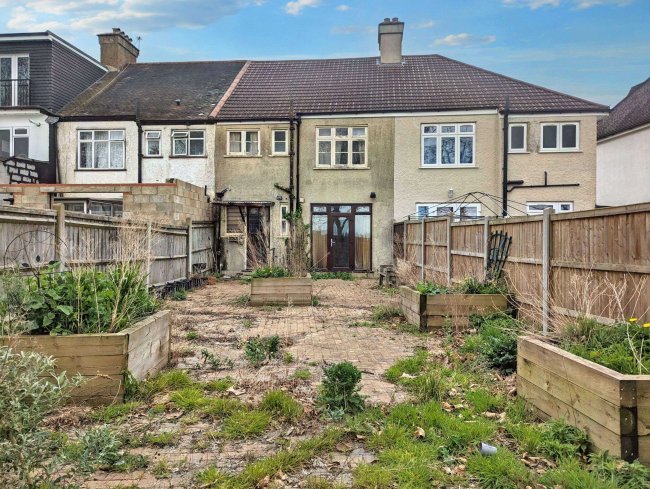 3 Abingdon Road, Norbury
London, SW16 5QP 2