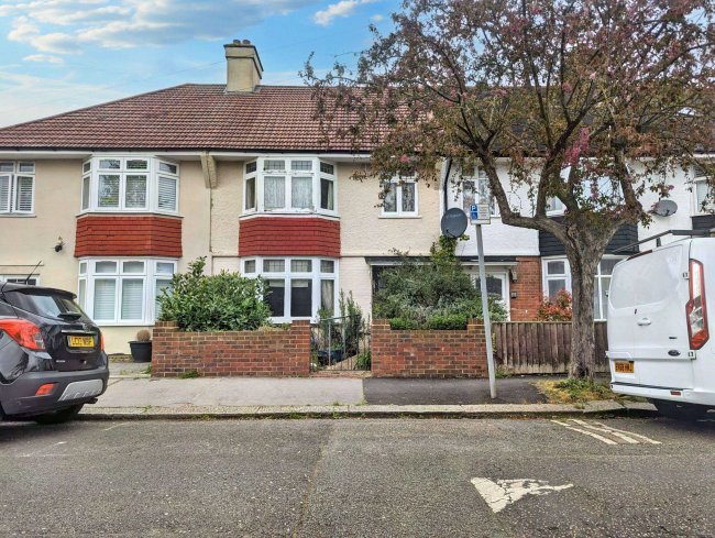 3 Abingdon Road, Norbury
London, SW16 5QP 2