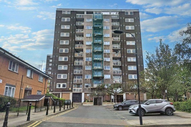 Flat 2, Drake Court, Scotts Road, London W12 8HG 6