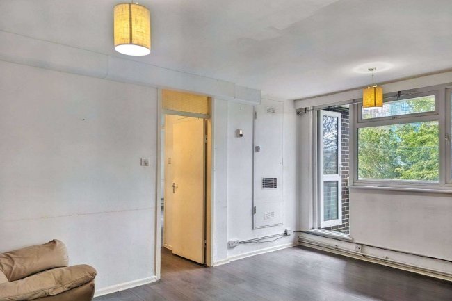 Flat 2, Drake Court, Scotts Road, London W12 8HG 6