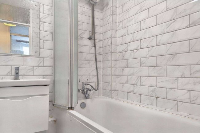 Flat 2, Drake Court, Scotts Road, London W12 8HG 6