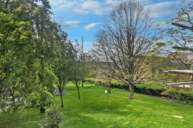 Flat 2, Drake Court, Scotts Road, London W12 8HG 6