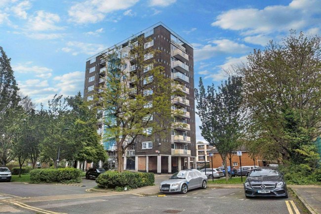 Flat 2, Drake Court, Scotts Road, London W12 8HG 6