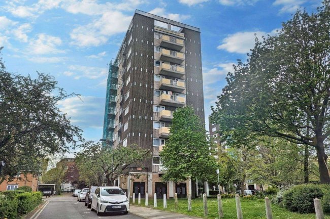 Flat 2, Drake Court, Scotts Road, London W12 8HG 6
