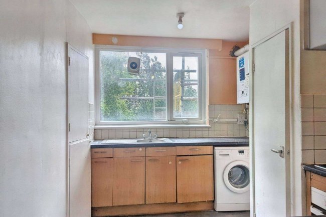 Flat 2, Drake Court, Scotts Road, London W12 8HG 6