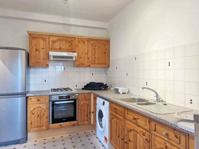 Flat 22 Selwyn Court, Blackheath Village, London, SE3 9SZ 3