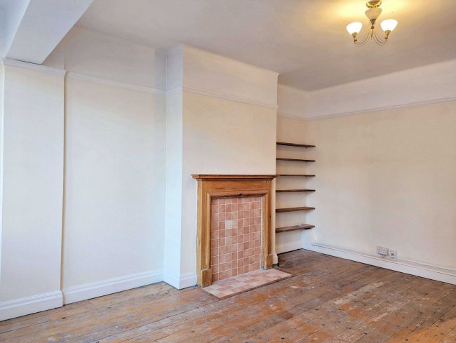 Flat 22 Selwyn Court, Blackheath Village, London, SE3 9SZ 3