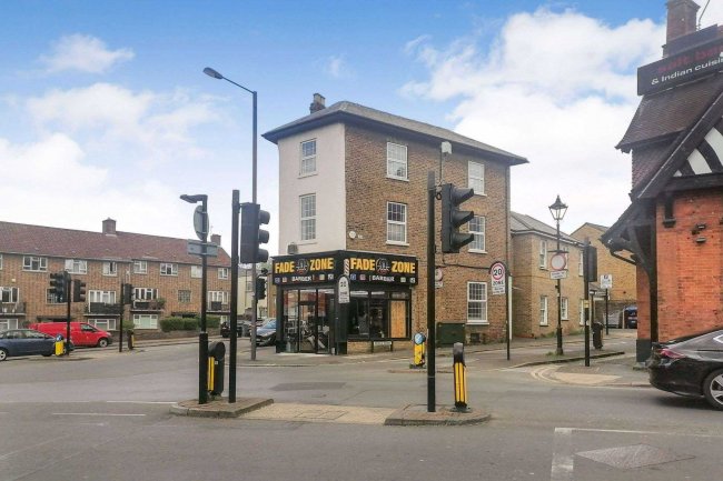 2 Middle Road Harrow on the Hill, Harrow, HA2 0HL 1