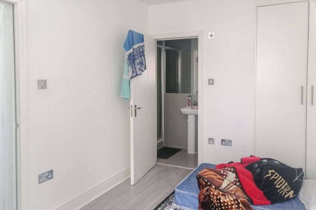 2 Middle Road Harrow on the Hill, Harrow, HA2 0HL 1