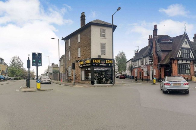 2 Middle Road Harrow on the Hill, Harrow, HA2 0HL 1