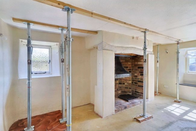 29 High Street, Spetisbury, Dorset, DT11 9DJ 2