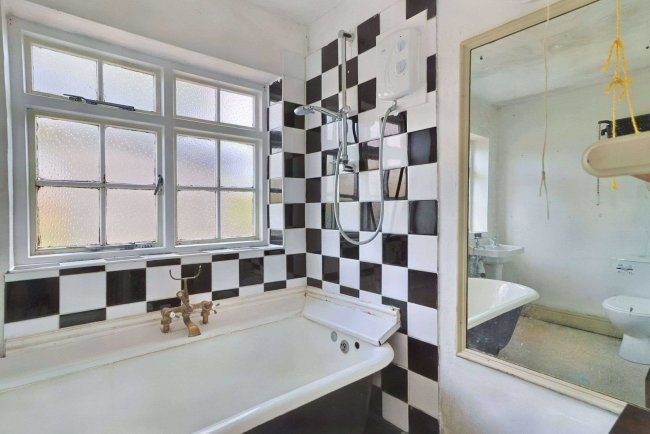 29 High Street, Spetisbury, Dorset, DT11 9DJ 2