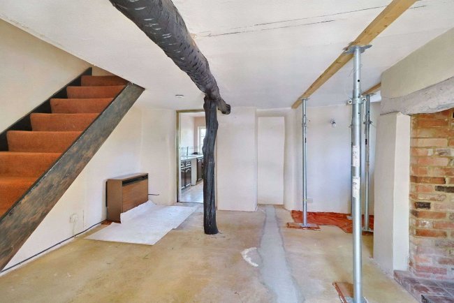 29 High Street, Spetisbury, Dorset, DT11 9DJ 2