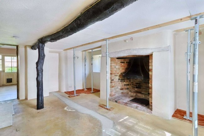 29 High Street, Spetisbury, Dorset, DT11 9DJ 2