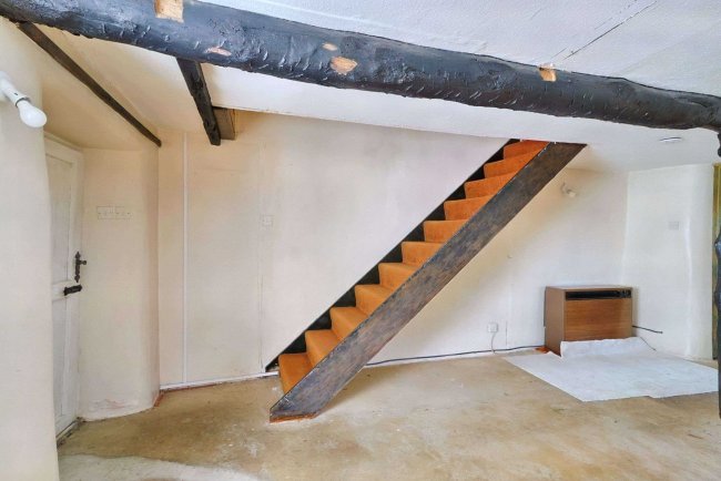 29 High Street, Spetisbury, Dorset, DT11 9DJ 2