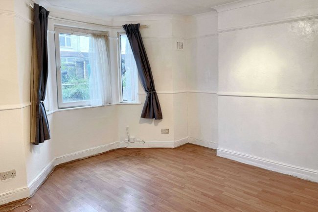 Flat 1,18 Mosslea Road, Penge, London, SE20 7BW 10