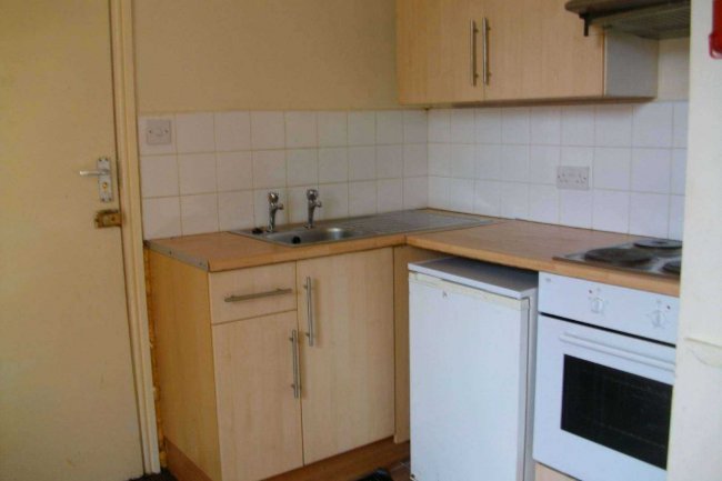 9 Woodfield Road, Blackpool, Lancashire, FY1 6AX 2