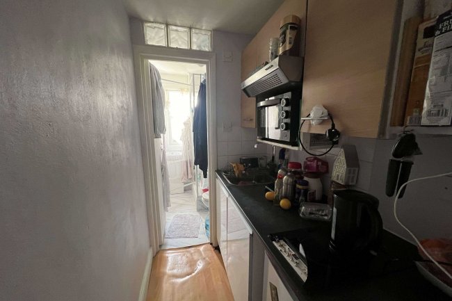 6 Osbaldeston Road, Stamford Hill, London N16 7DP 4