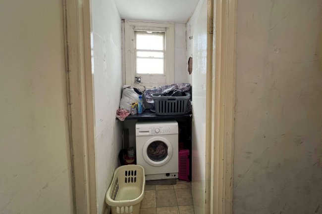 6 Osbaldeston Road, Stamford Hill, London N16 7DP 4