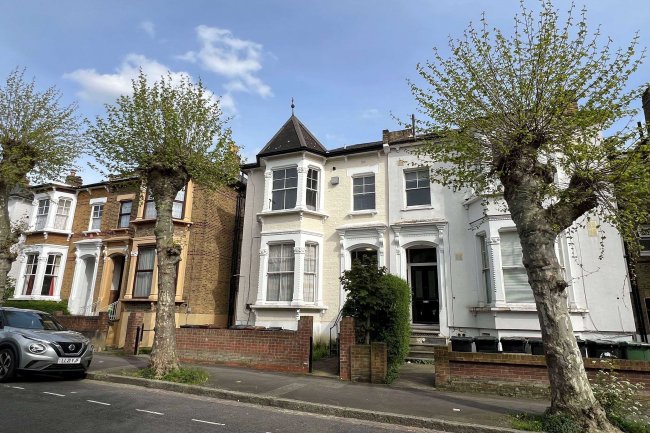 6 Osbaldeston Road, Stamford Hill, London N16 7DP 4