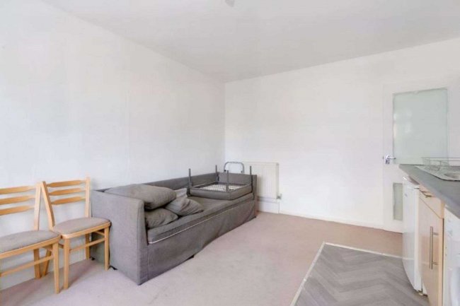 Flat 9 Lyndhurst House, Ellisfield Drive, Putney, London, SW15 4DR 7