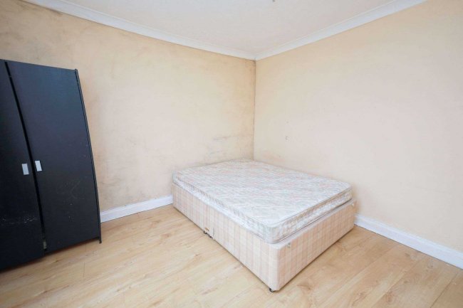 28 St Vincents Road Dartford Kent DA1 1XZ 9