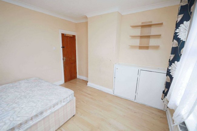 28 St Vincents Road Dartford Kent DA1 1XZ 9