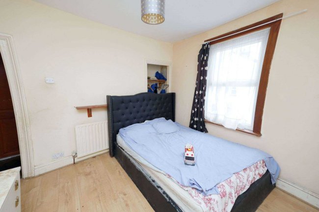 28 St Vincents Road Dartford Kent DA1 1XZ 9