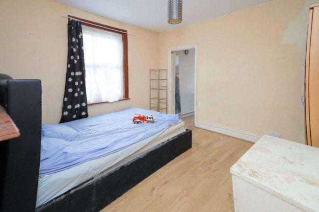 28 St Vincents Road Dartford Kent DA1 1XZ 9