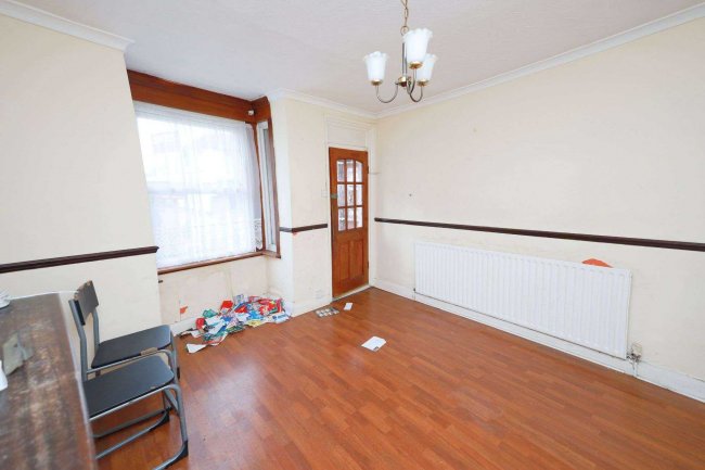 28 St Vincents Road Dartford Kent DA1 1XZ 9