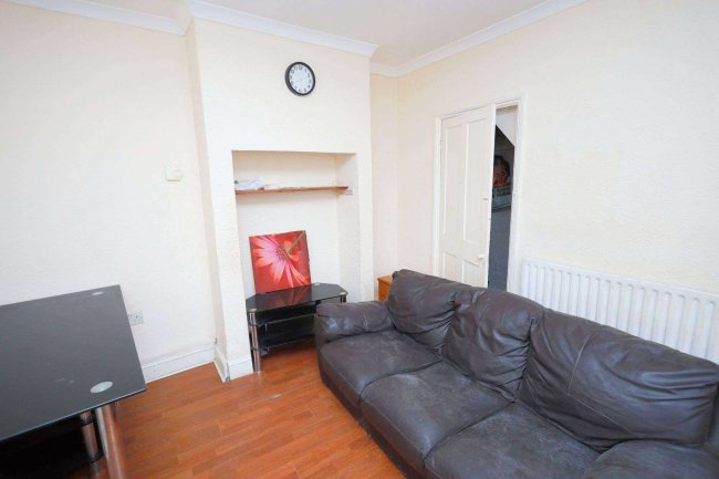 28 St Vincents Road Dartford Kent DA1 1XZ 9