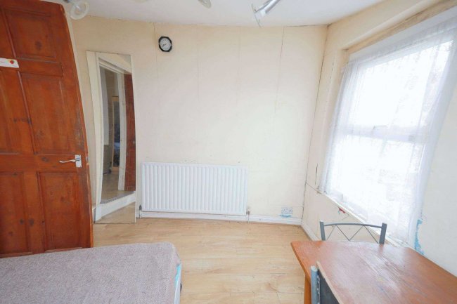 28 St Vincents Road Dartford Kent DA1 1XZ 9