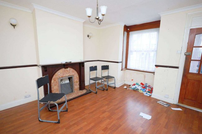 28 St Vincents Road Dartford Kent DA1 1XZ 9