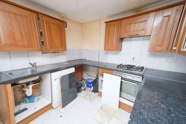 28 St Vincents Road Dartford Kent DA1 1XZ 9