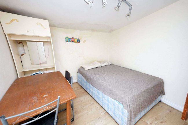 28 St Vincents Road Dartford Kent DA1 1XZ 9